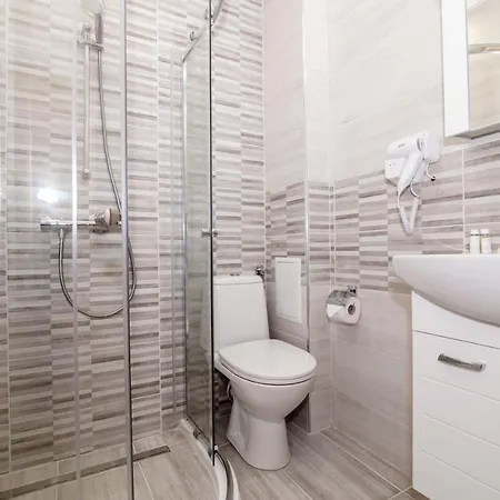Four Seasons - Oasis Apartment
